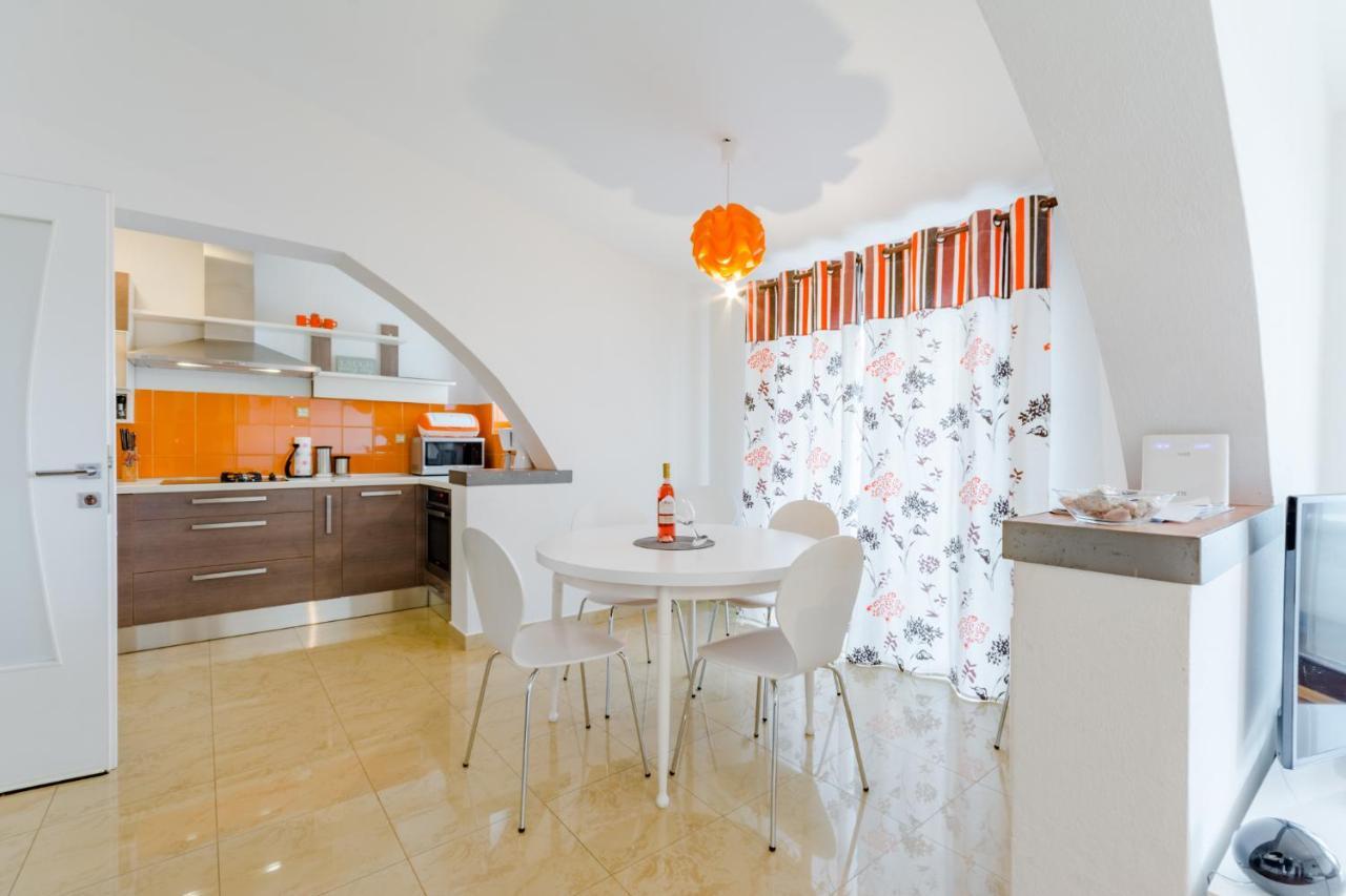 Apartments Flor De Lis ポドストラナ エクステリア 写真