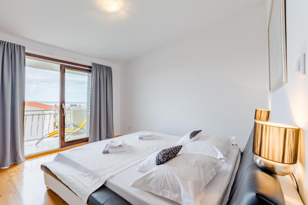 Apartments Flor De Lis ポドストラナ エクステリア 写真